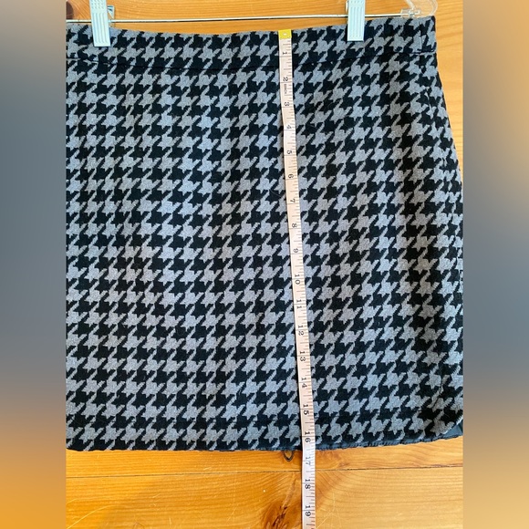 J. Crew wool houndstooth mini skirt size 2 - Picture 6 of 6